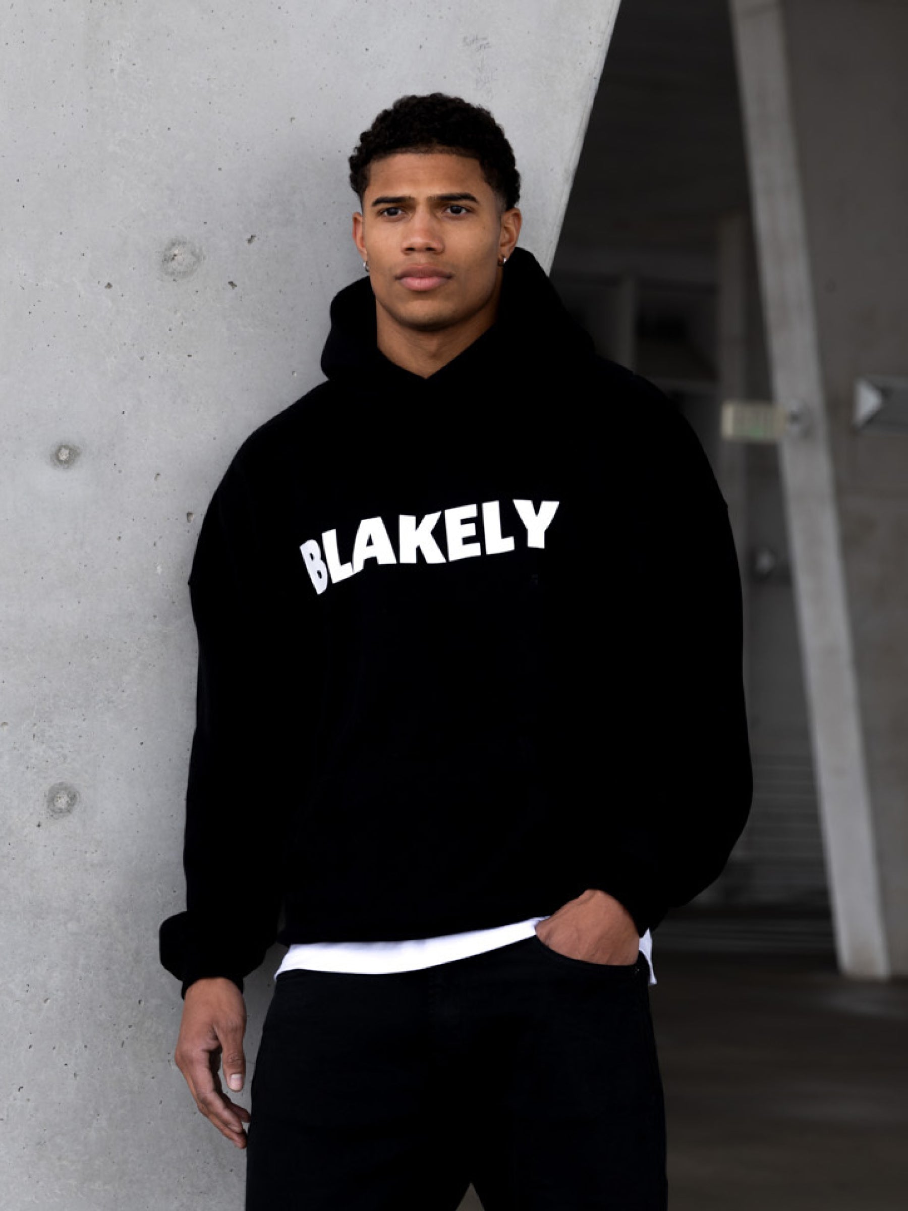 Studio Relaxed Hoodie - Black